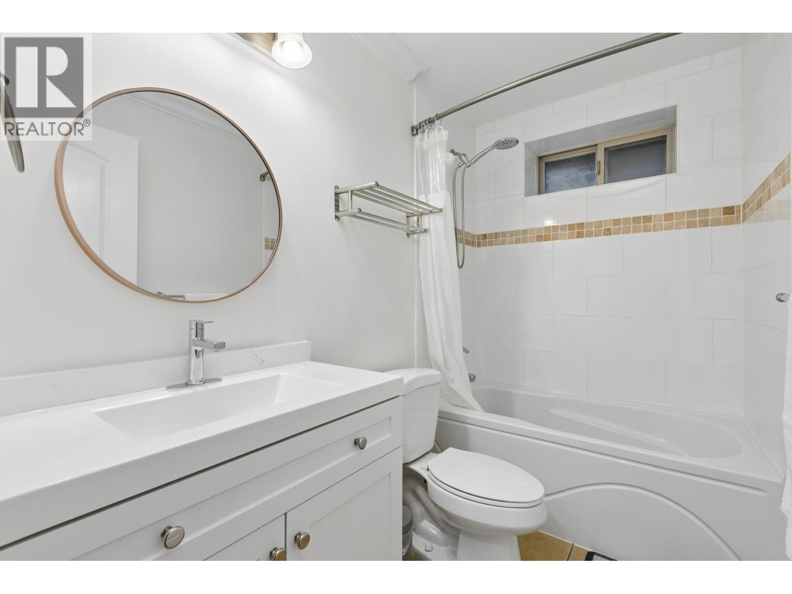 418 E 13TH STREET, North Vancouver