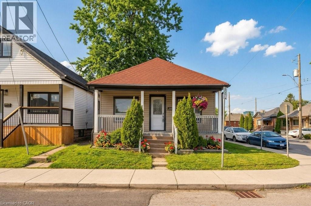 299 BRITANNIA Avenue - 1