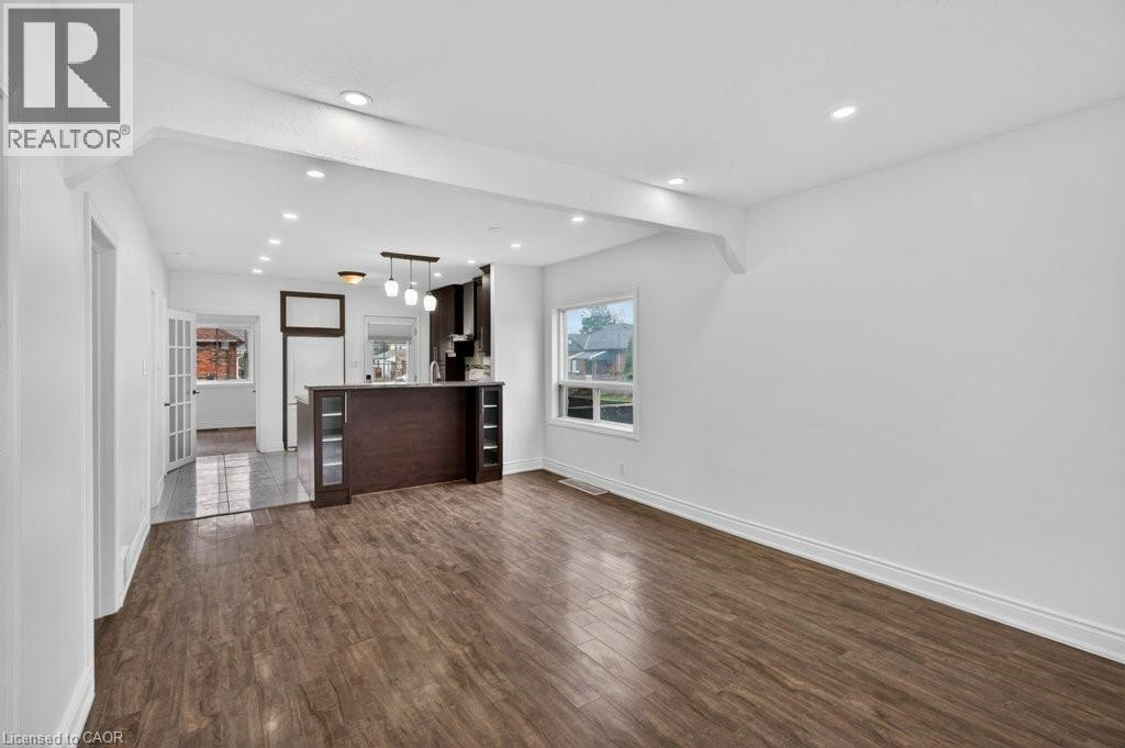 299 BRITANNIA Avenue - 13