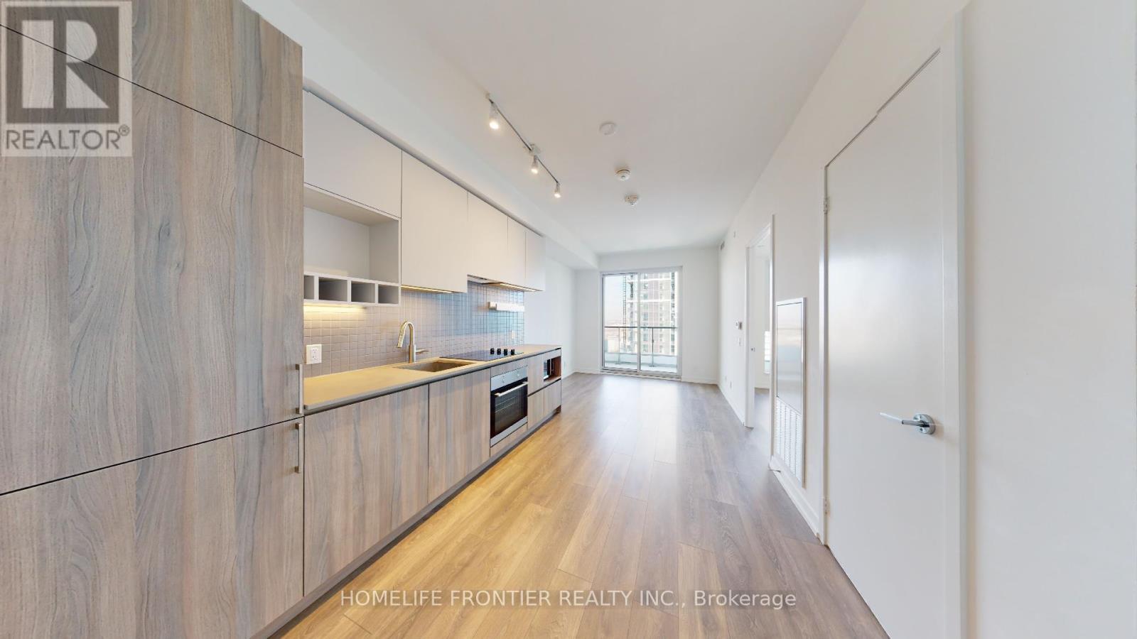 2105 - 950 PORTAGE PARKWAY