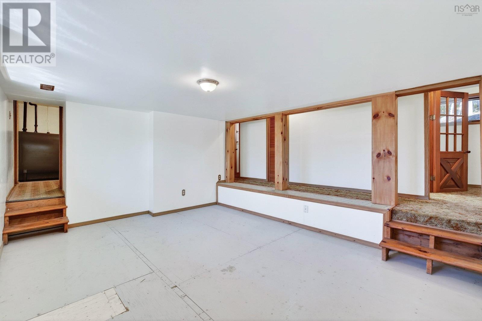 Property 33 of 45 of 122 Windsor Drive