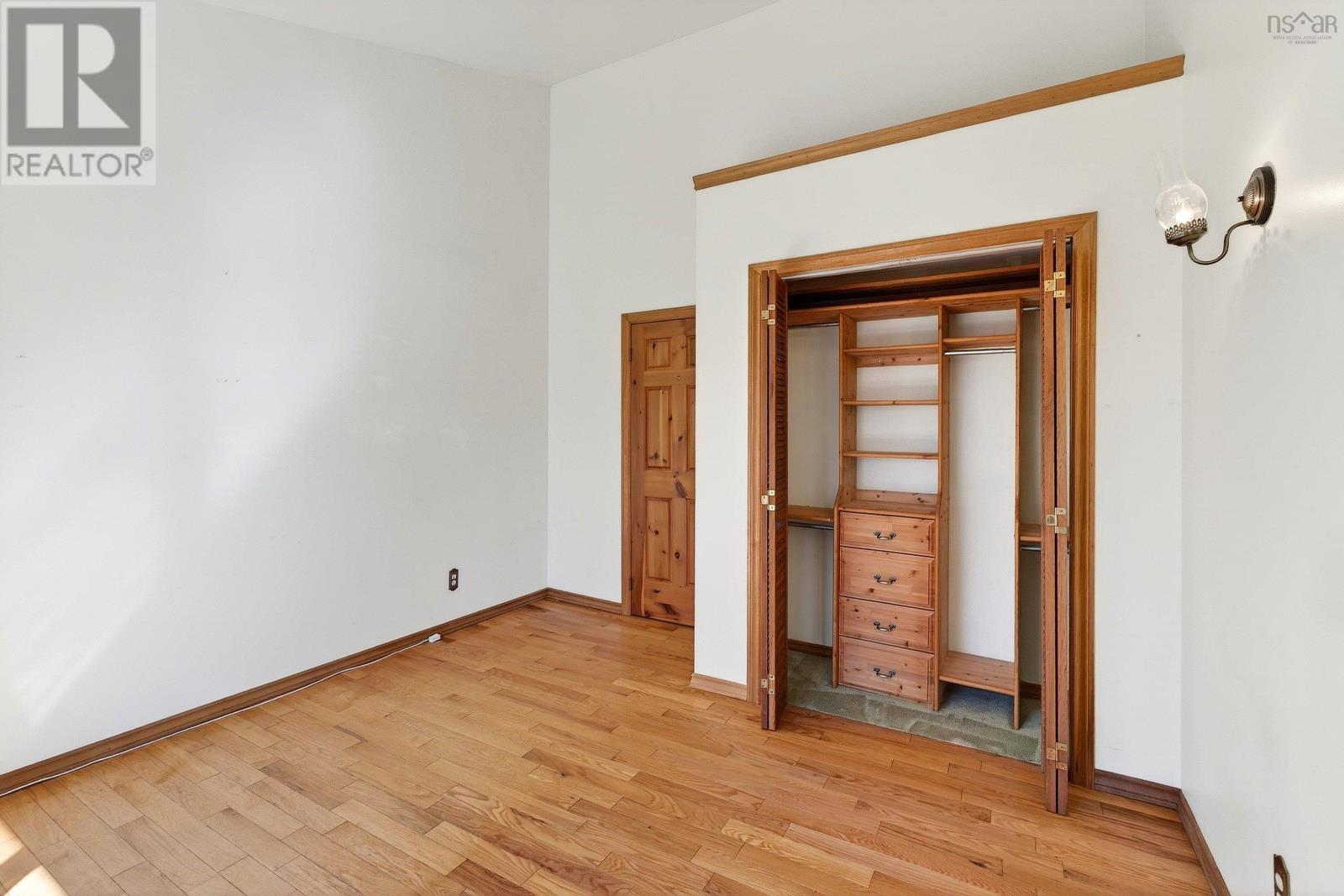 Property 27 of 45 of 122 Windsor Drive