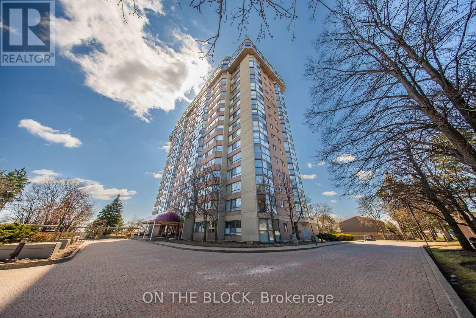 #203 880 DUNDAS STREET W - 1