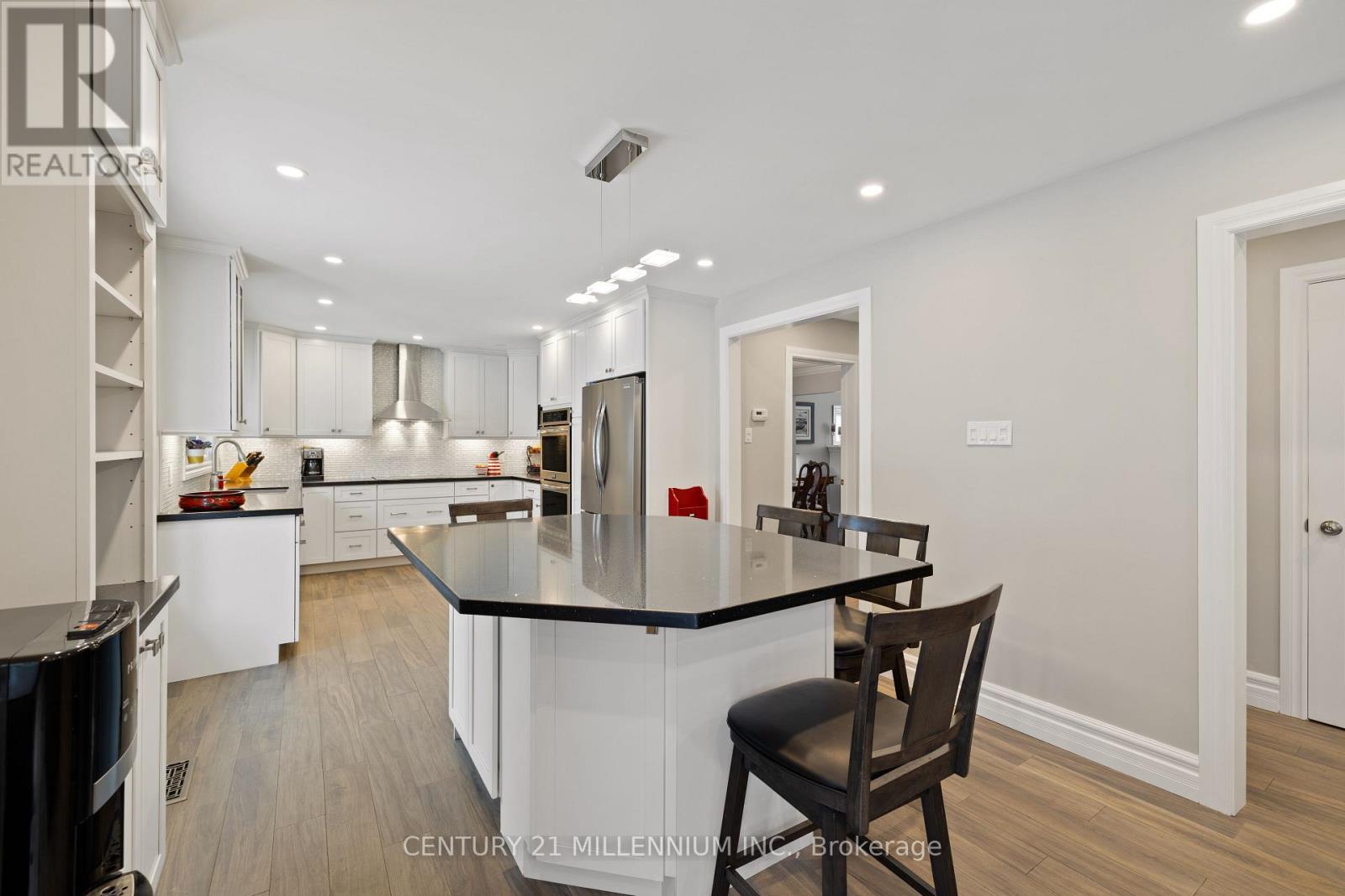 4 MARCHMOUNT CRESCENT — photo 12