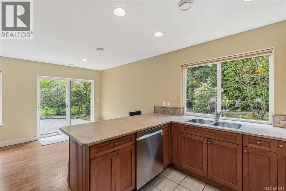 2416 NANOOSE RD - 22