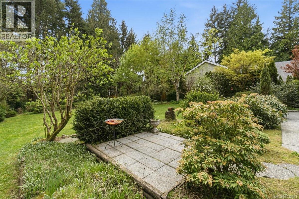 2416 NANOOSE RD - 41