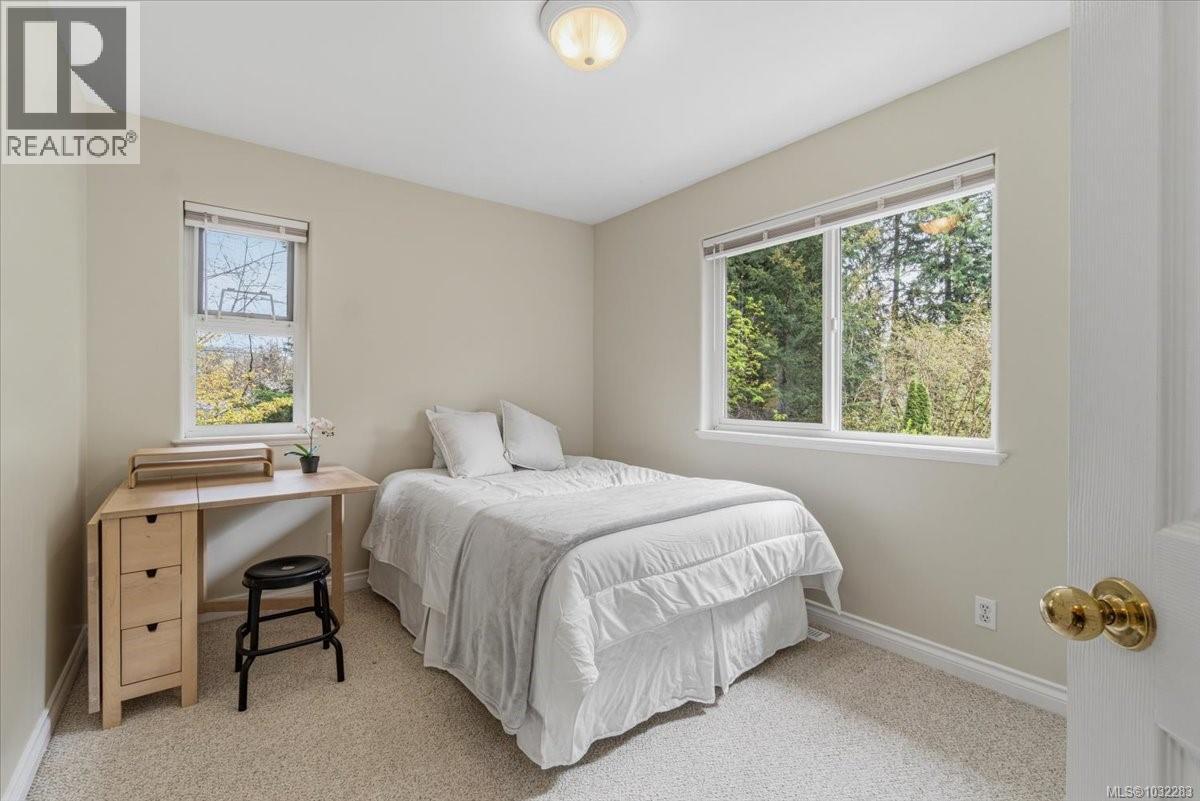 2416 NANOOSE RD - 11