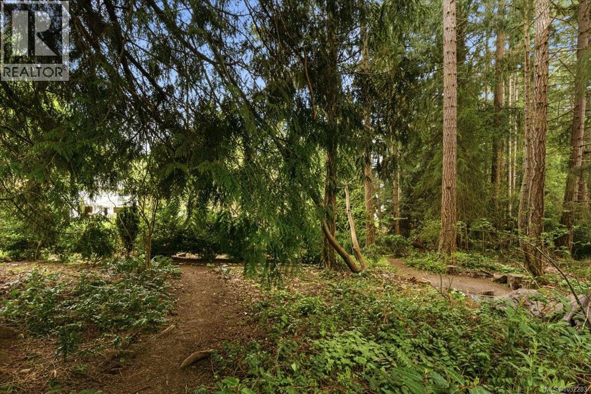 2416 NANOOSE RD - 39