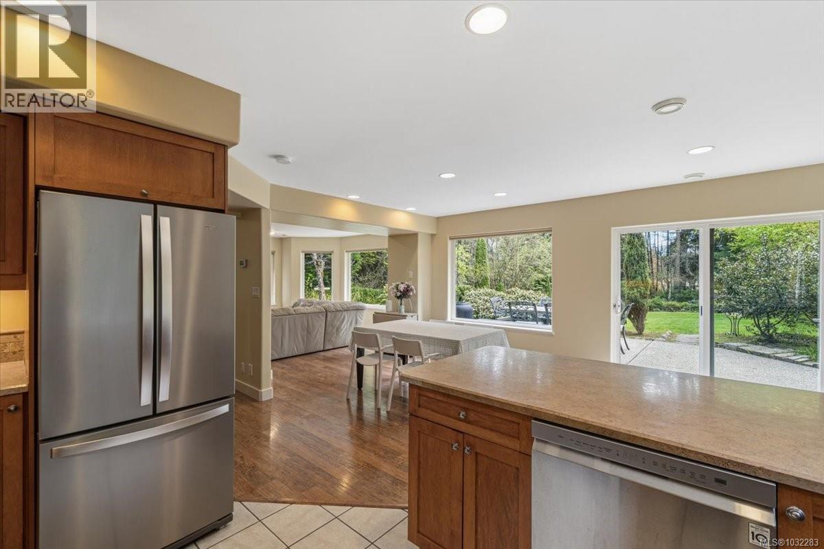 2416 NANOOSE RD - 21