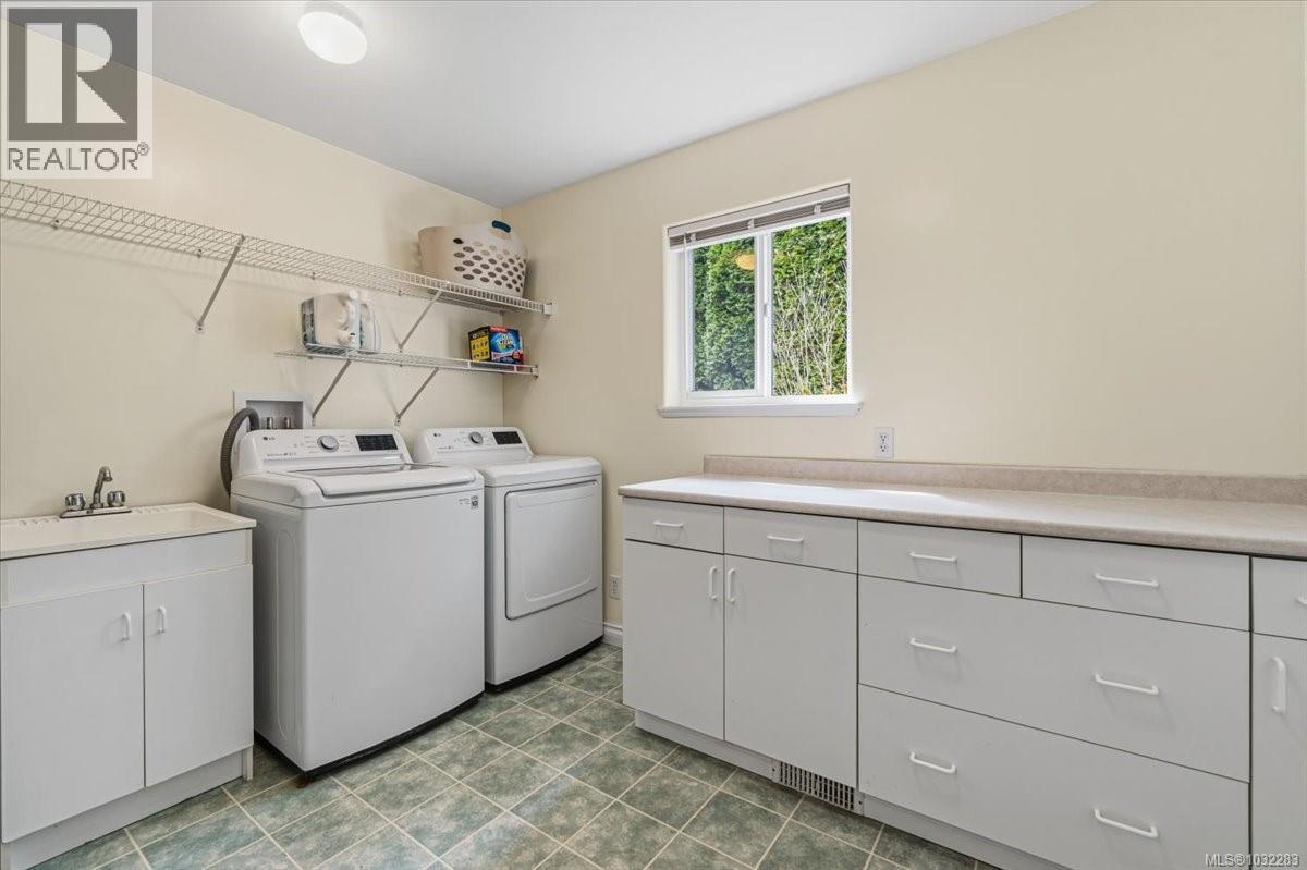 2416 NANOOSE RD - 25