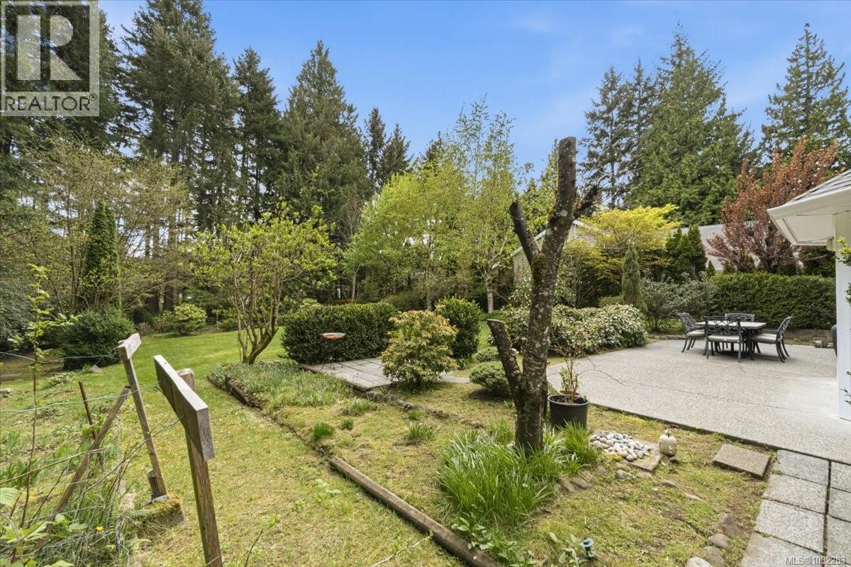 2416 NANOOSE RD - 36