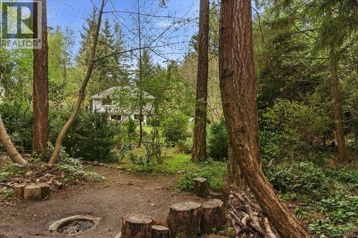 2416 NANOOSE RD - 38