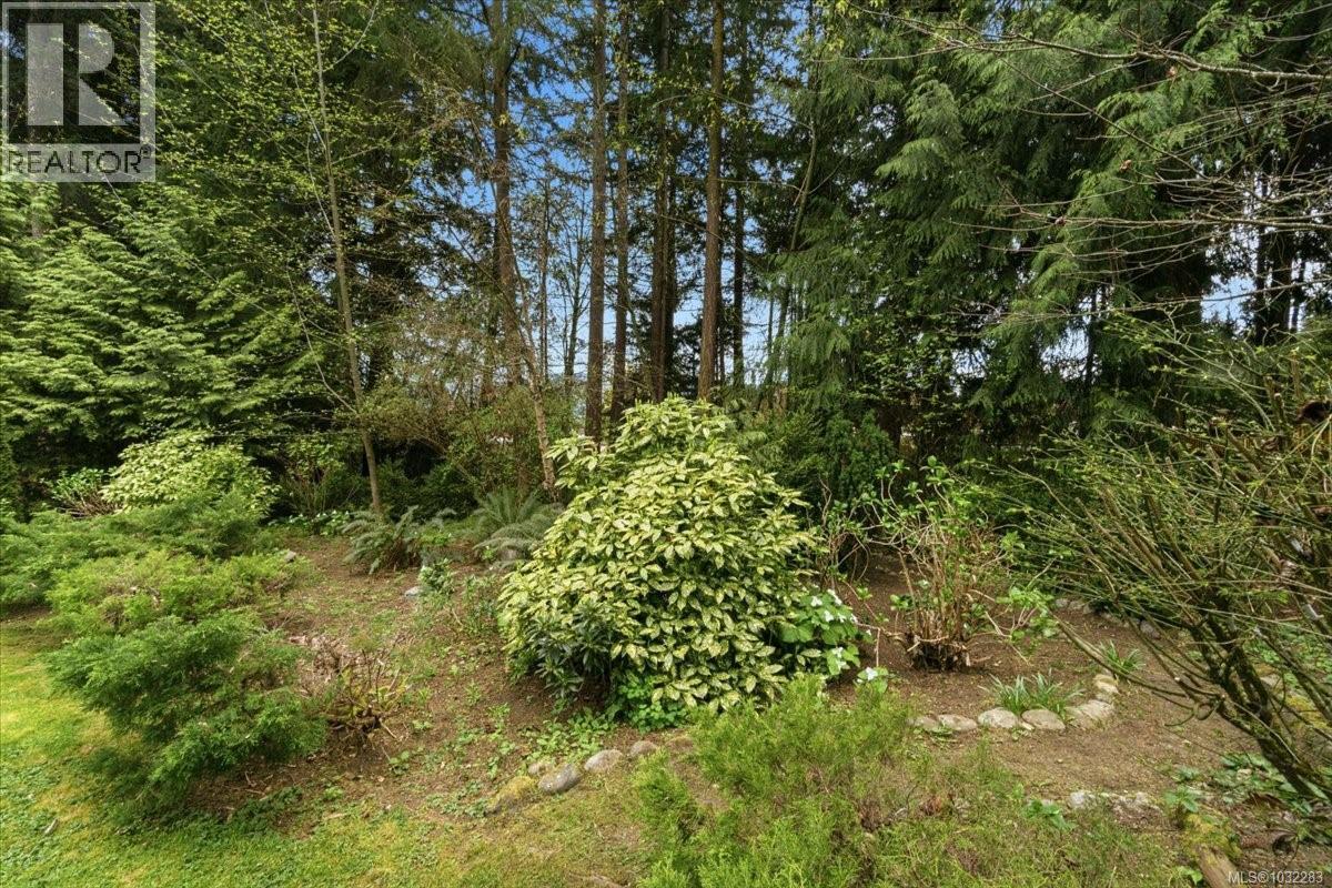 2416 NANOOSE RD - 37