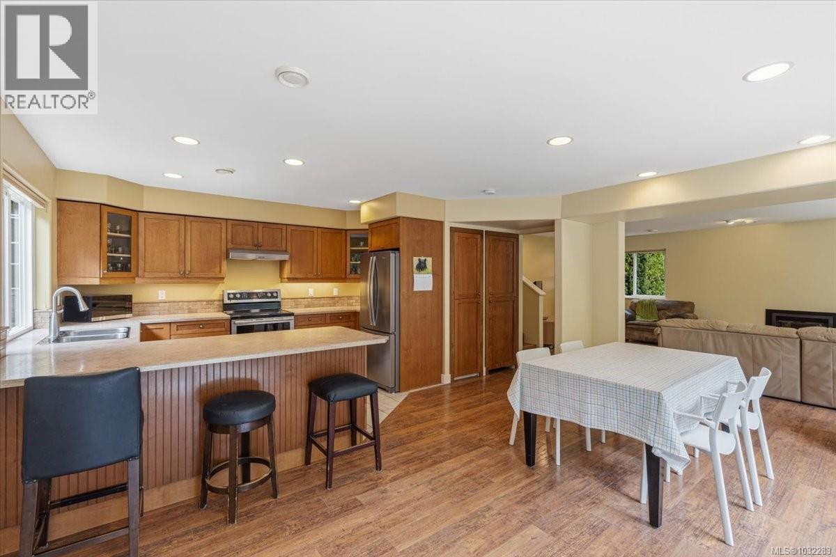 2416 NANOOSE RD - 20