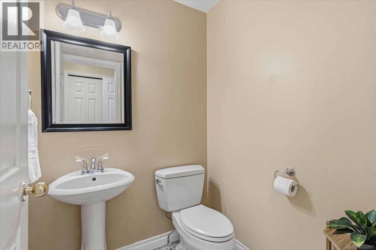 2416 NANOOSE RD - 24