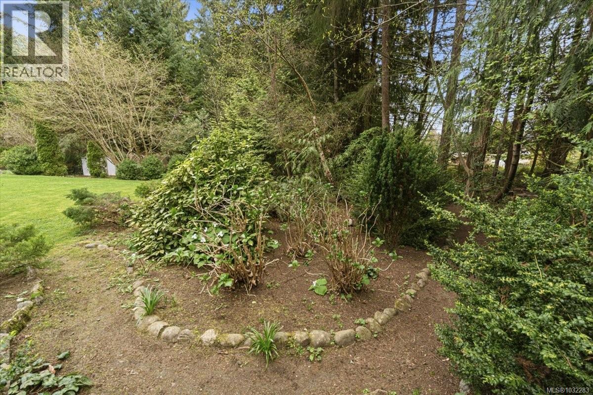 2416 NANOOSE RD - 40