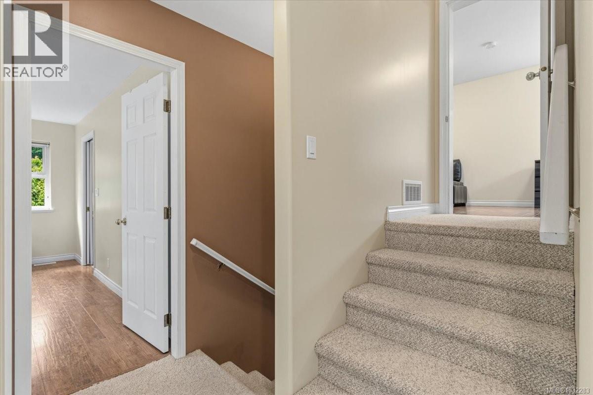 2416 NANOOSE RD - 26