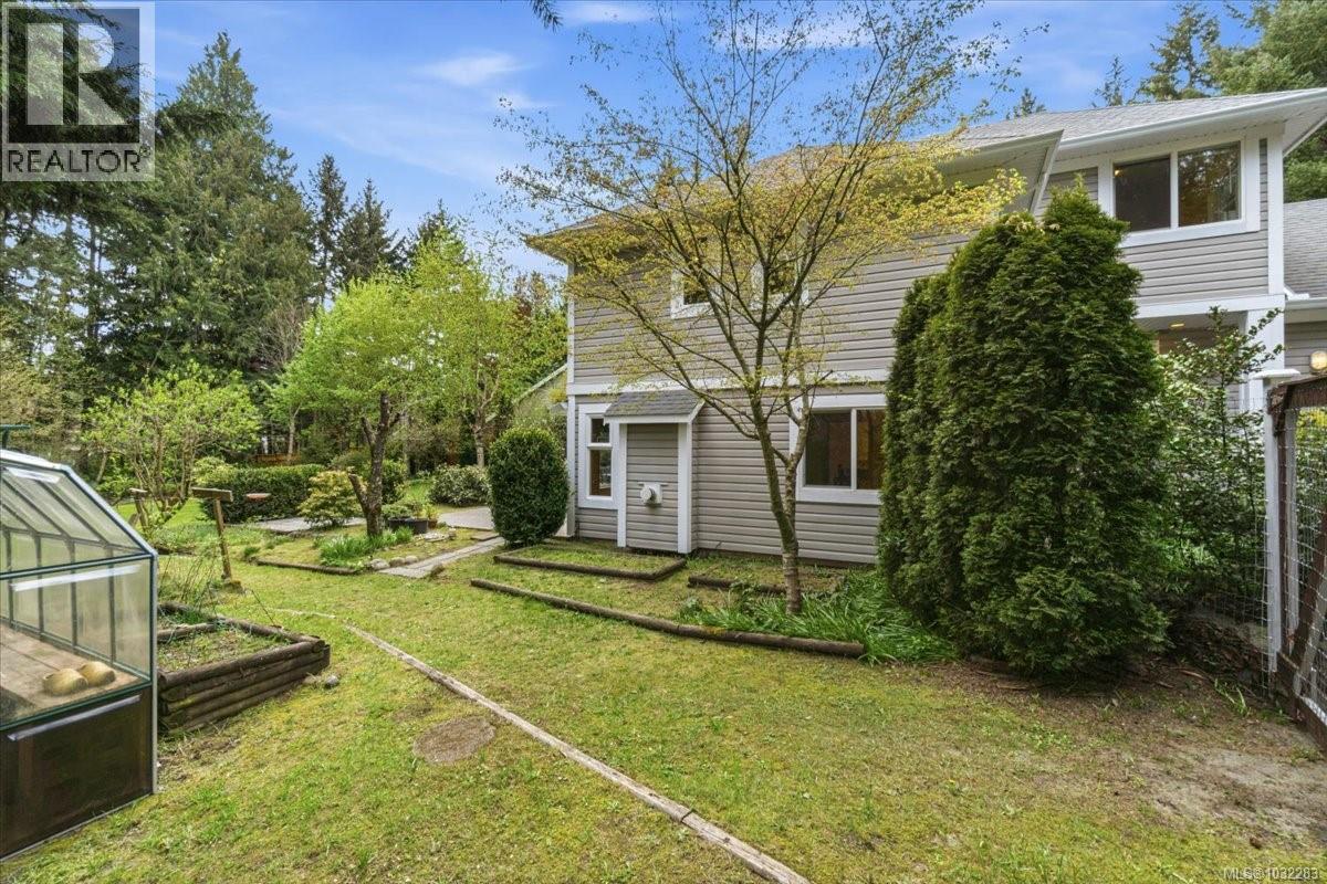 2416 NANOOSE RD - 32