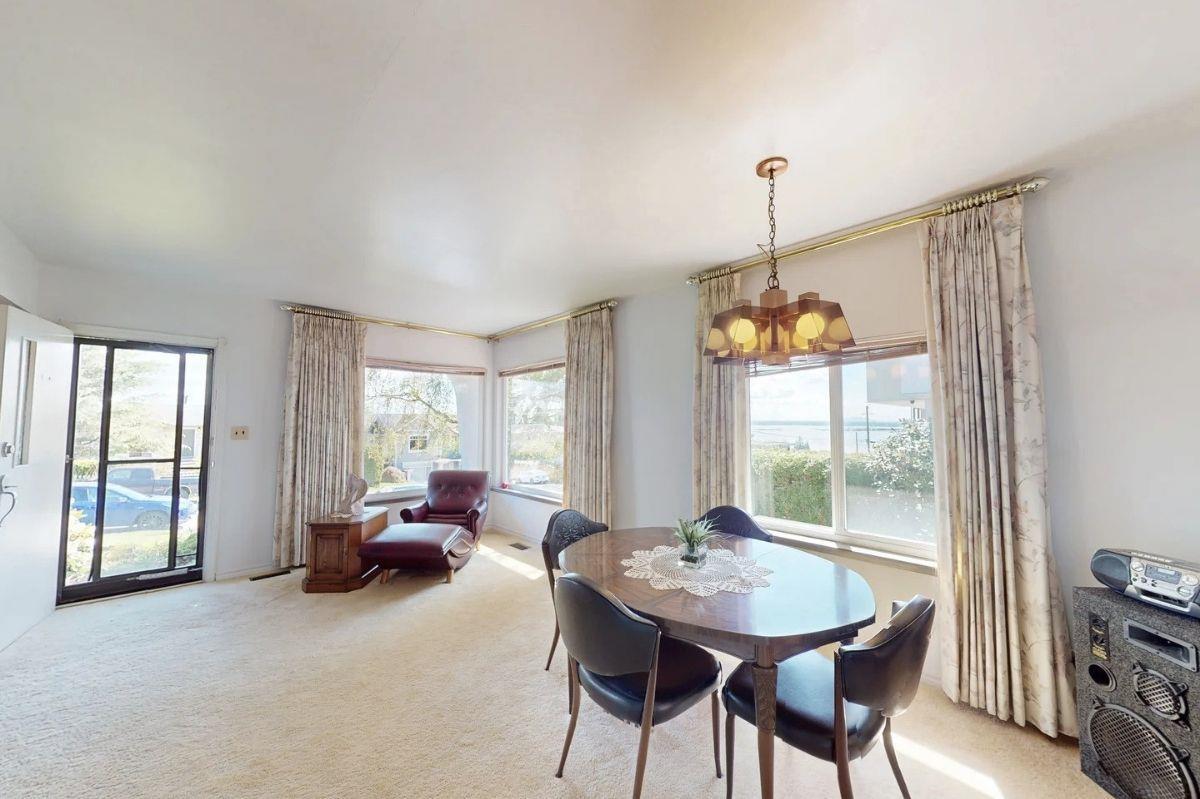 1137 PARKER STREET, White Rock