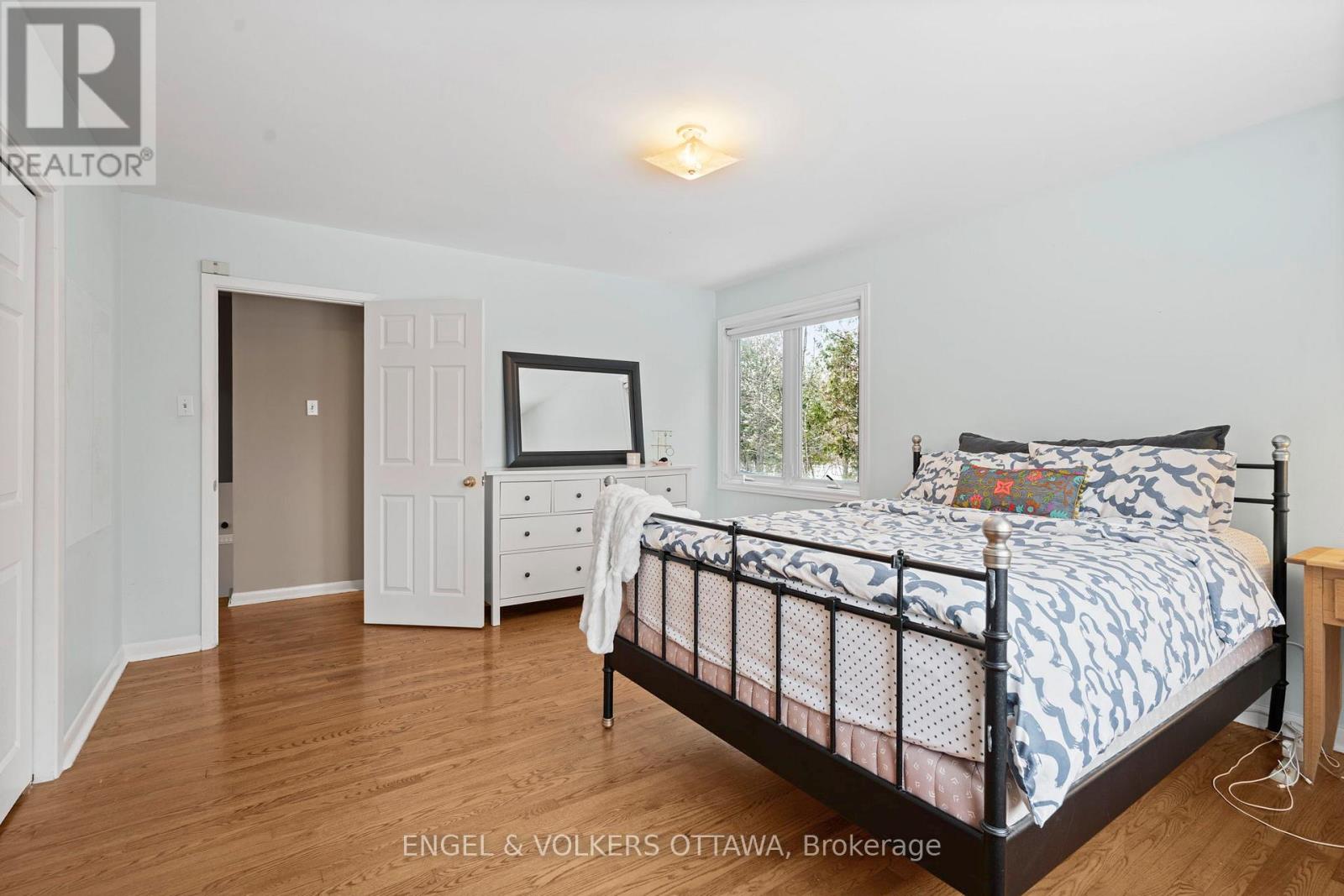 3 HAZELWOOD WAY - 16