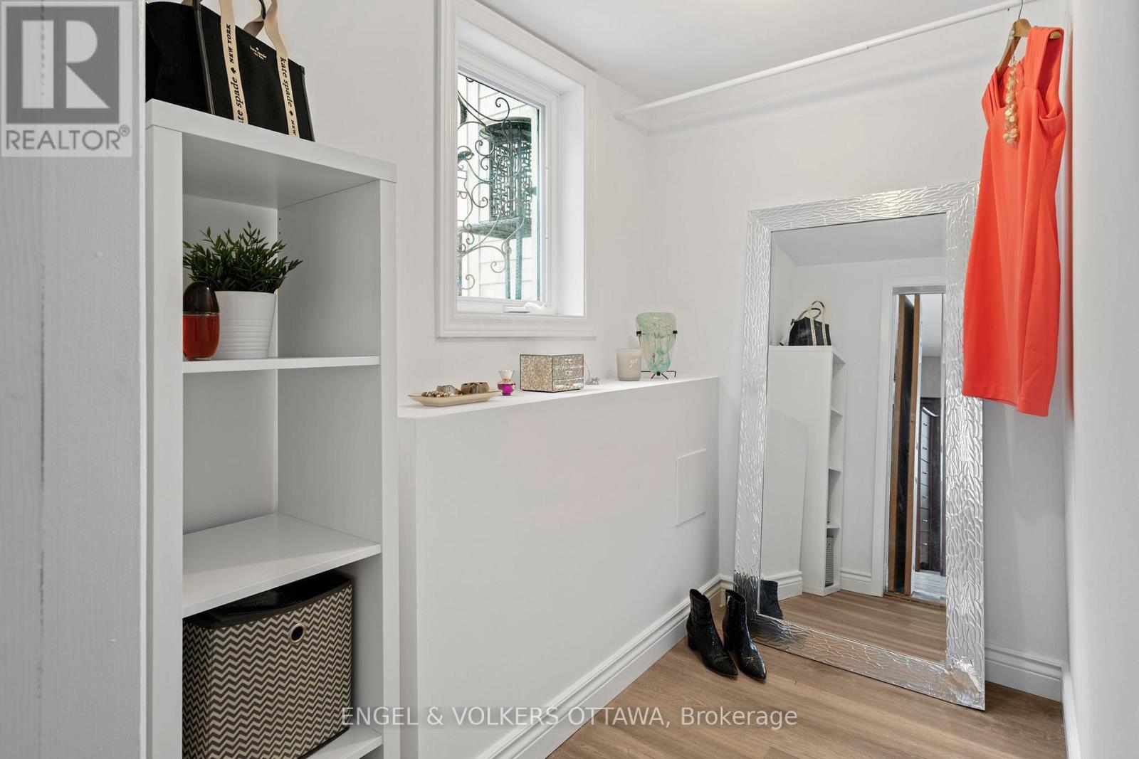 3 HAZELWOOD WAY - 24