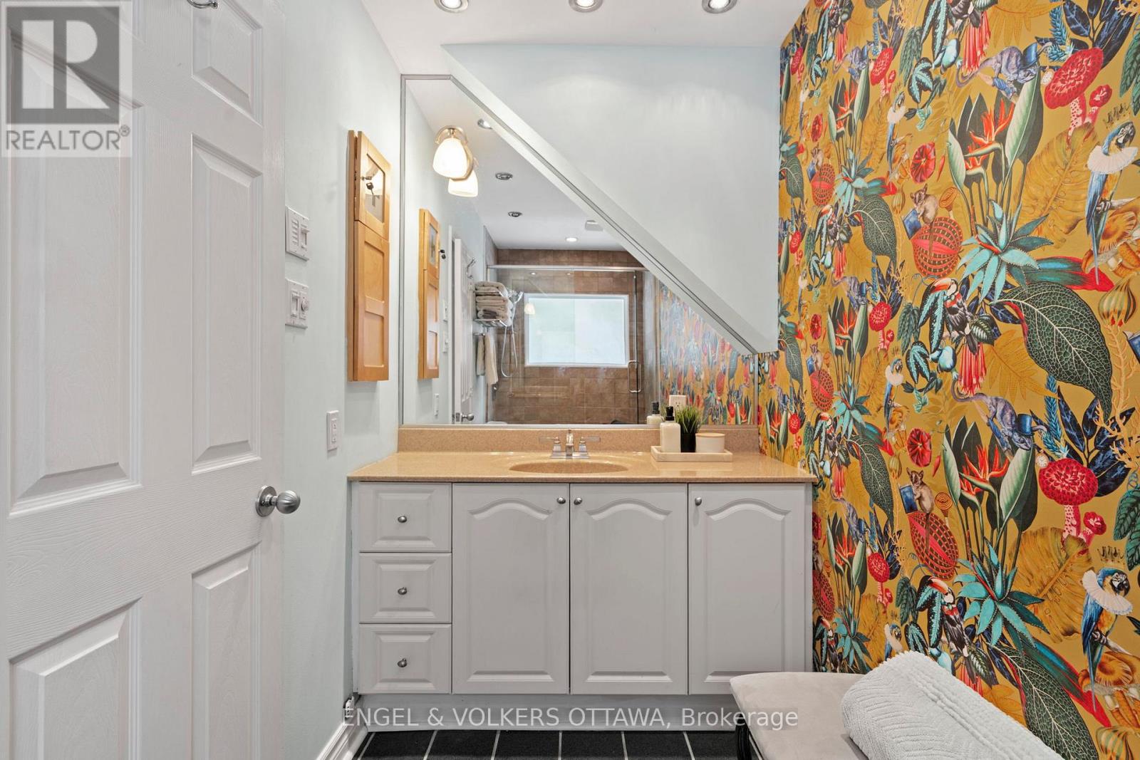 3 HAZELWOOD WAY - 27