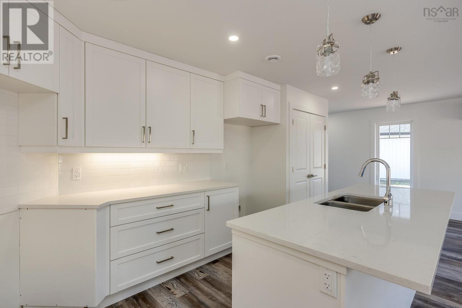 38 LEASIDE COURT - 22