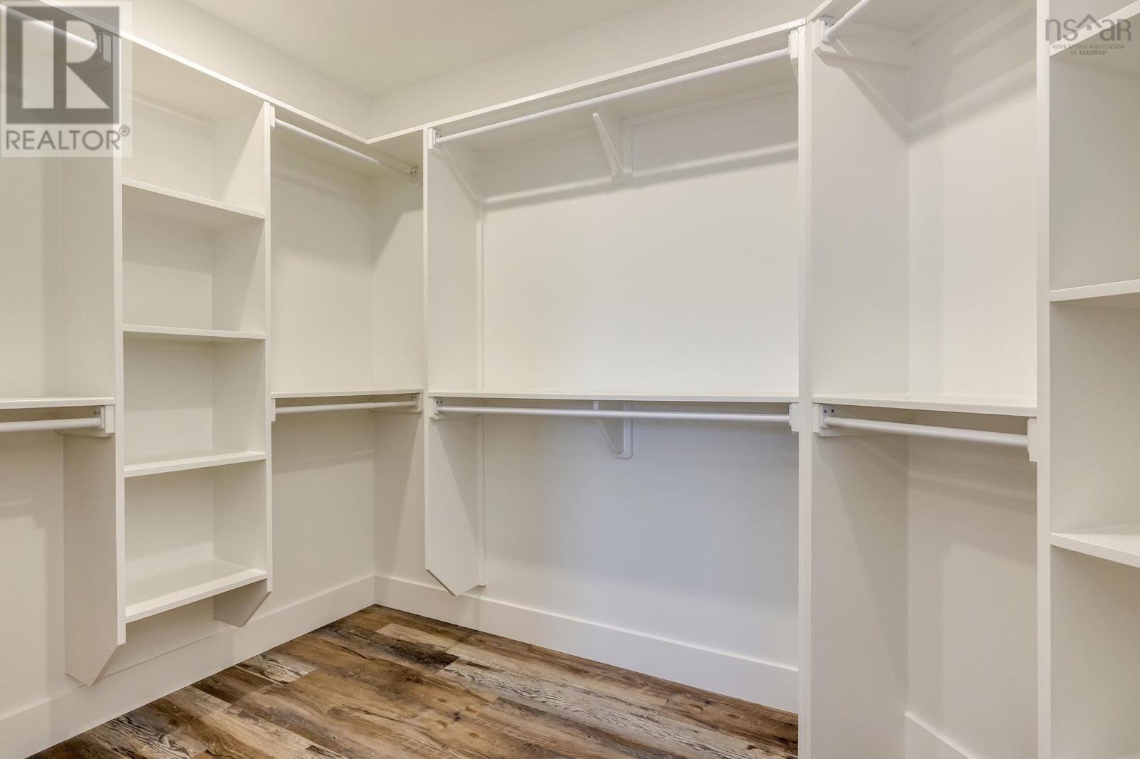38 LEASIDE COURT - 34