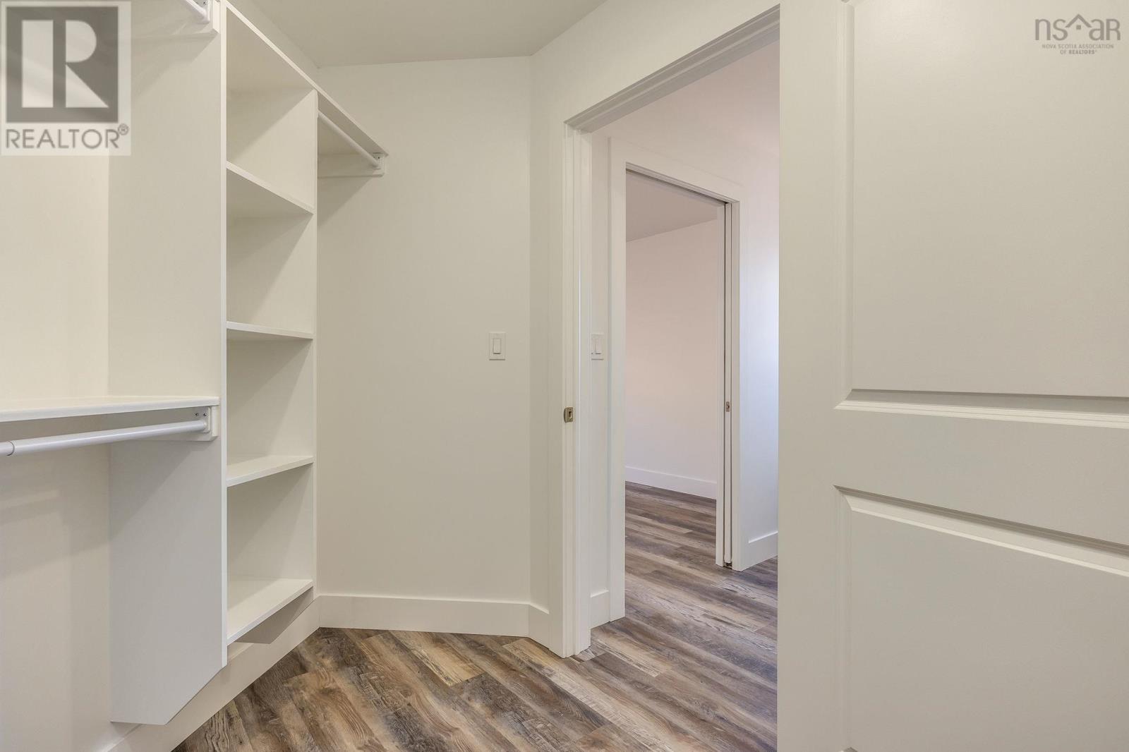 38 LEASIDE COURT - 35