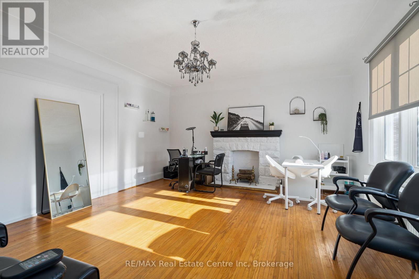 24 LINDSAY STREET — photo 7