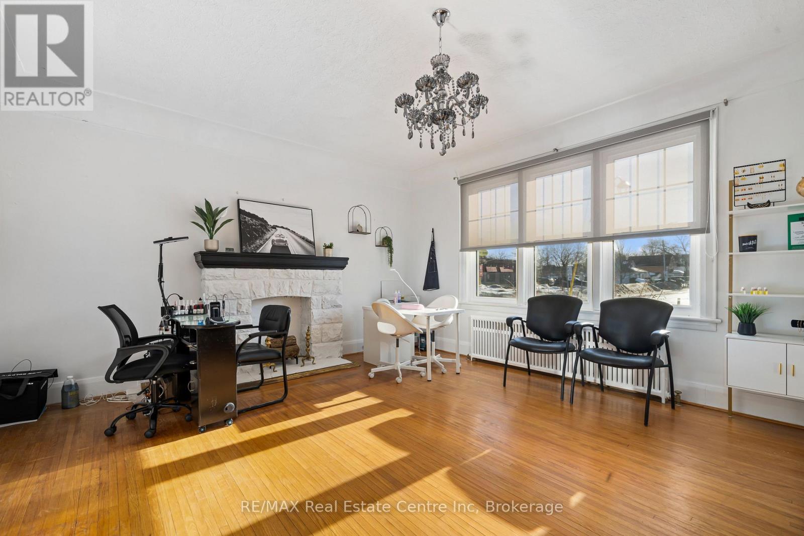 24 LINDSAY STREET — photo 9