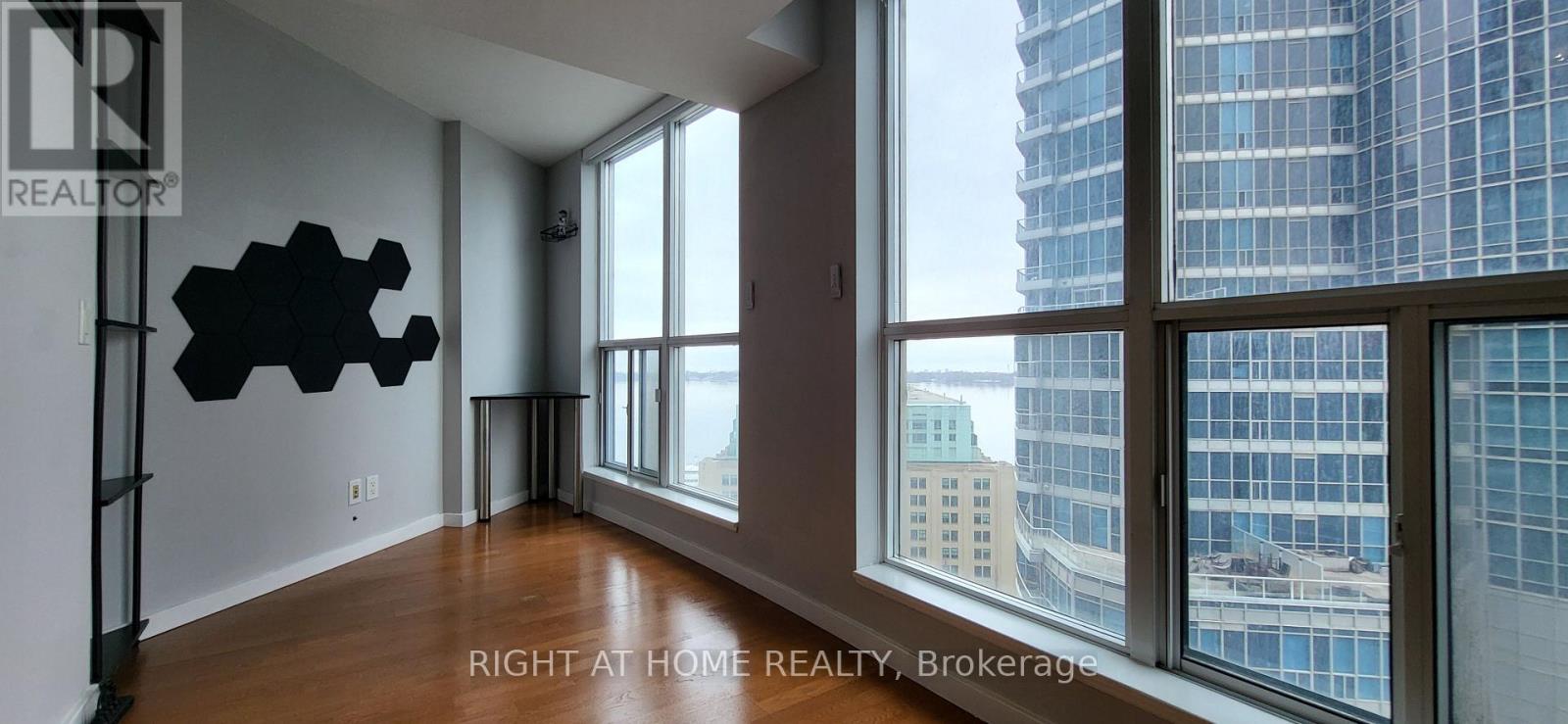 #1912 8 YORK STREET - 28