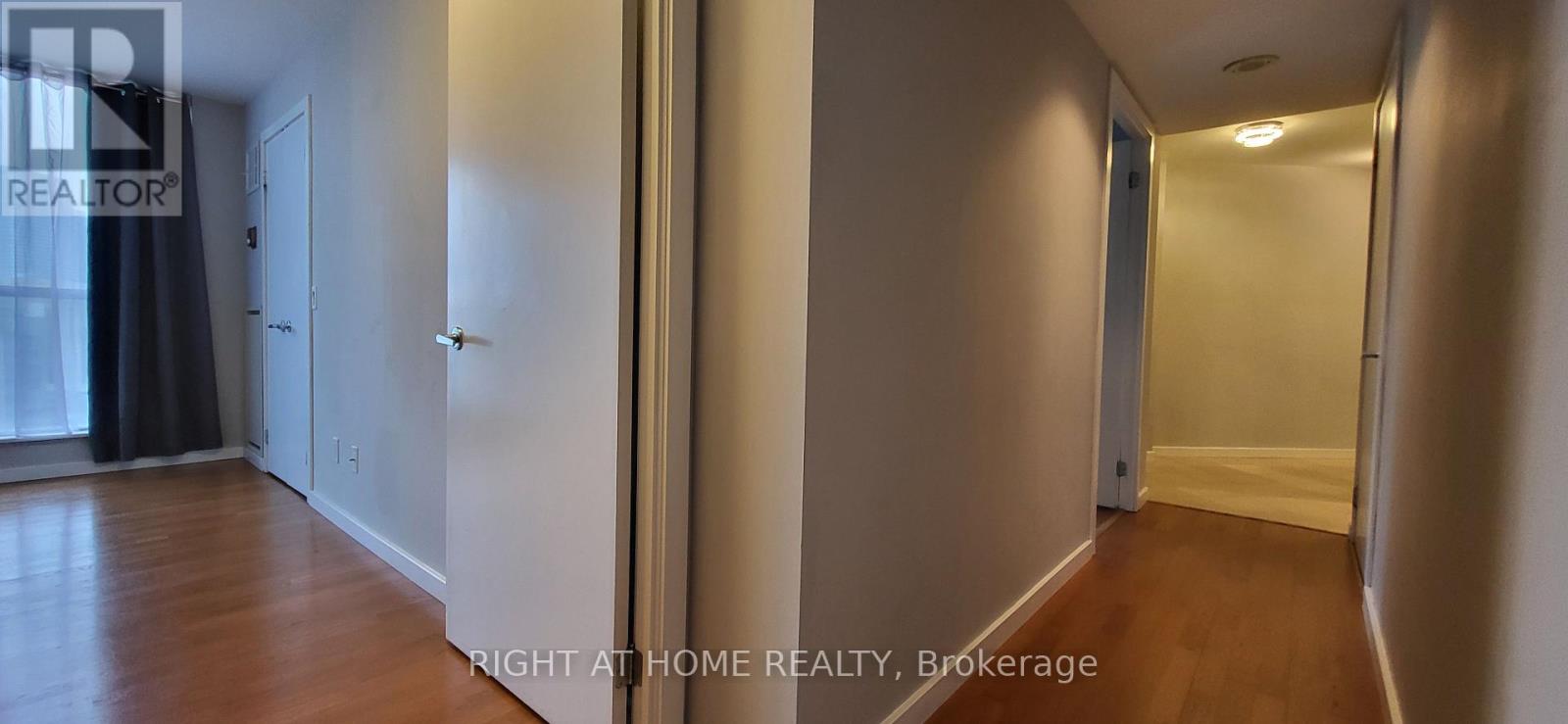 #1912 8 YORK STREET - 34