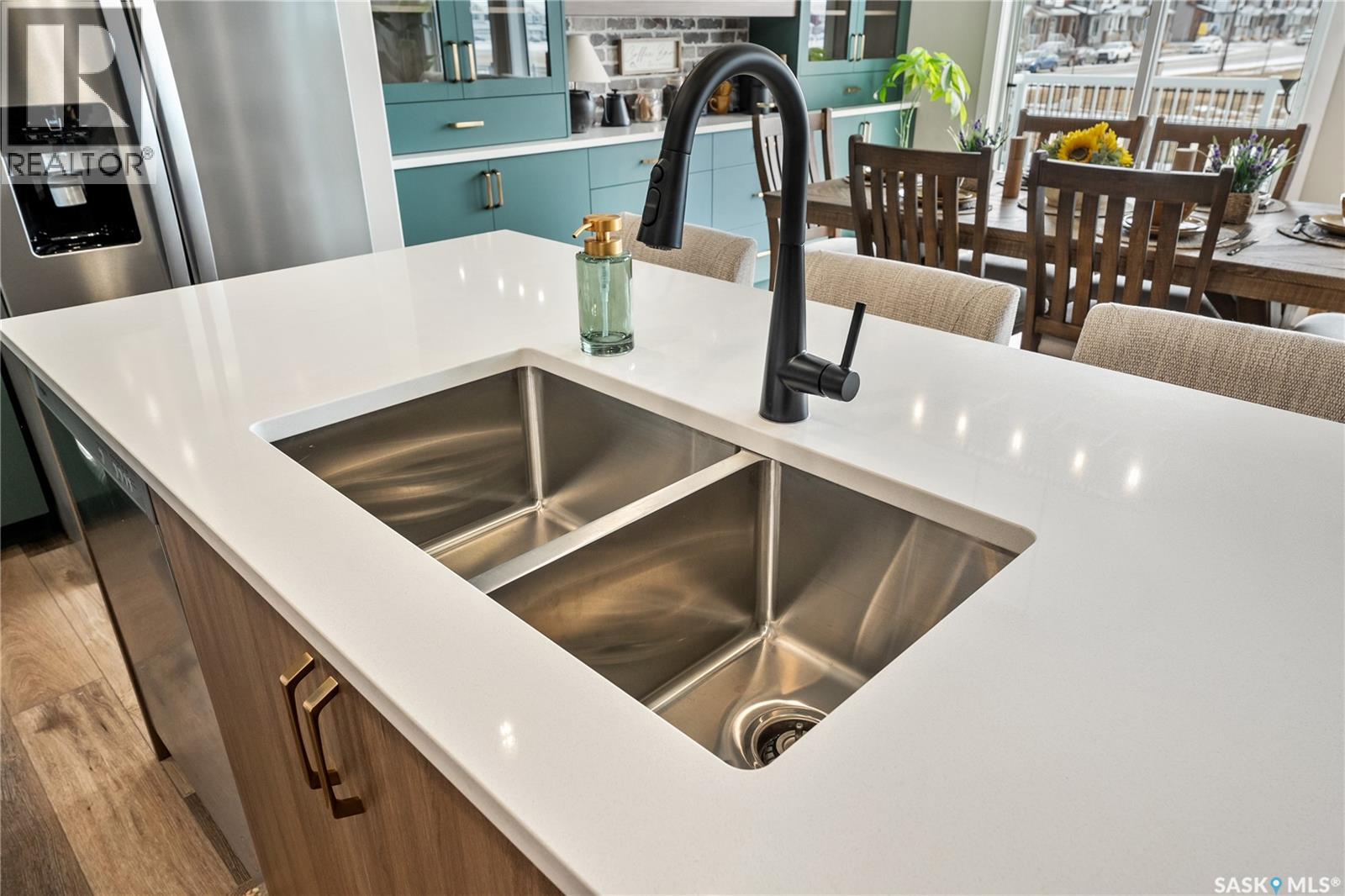 418 KINLOCH CRESCENT - 11