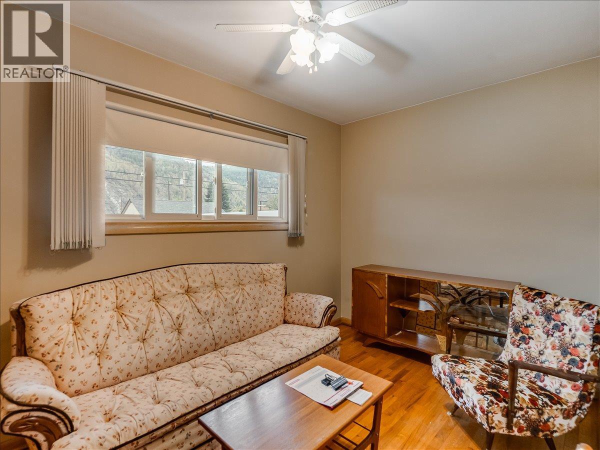 3410 CARNATION DRIVE - 20