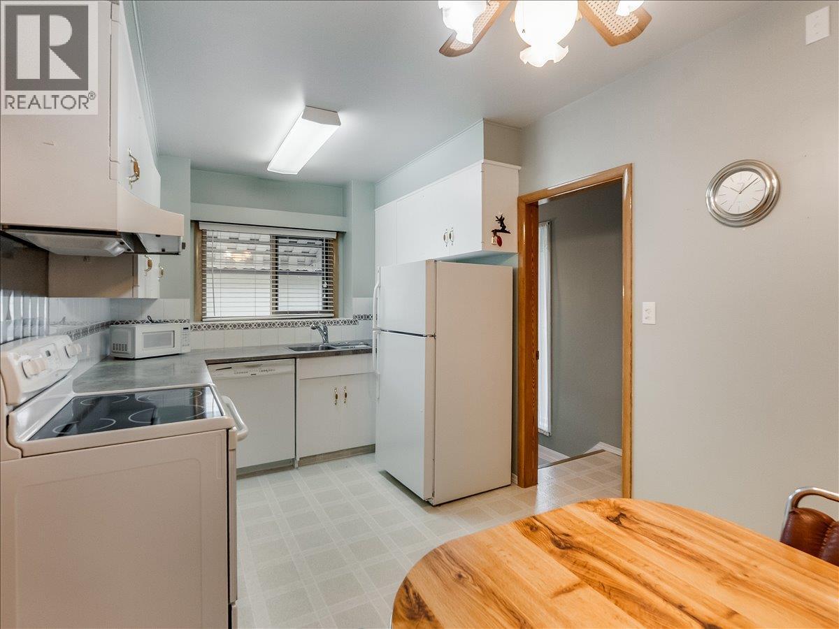 3410 CARNATION DRIVE - 9