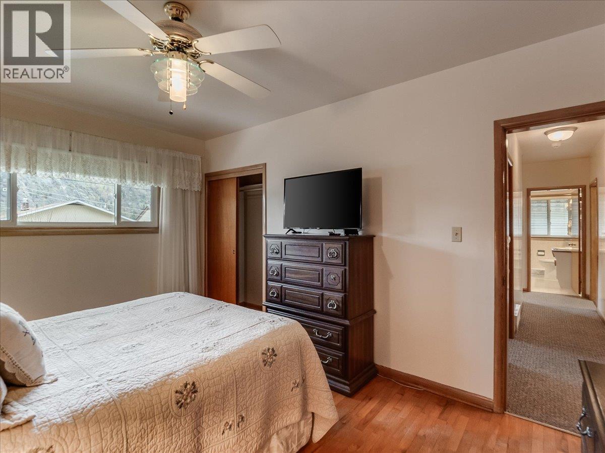 3410 CARNATION DRIVE - 16