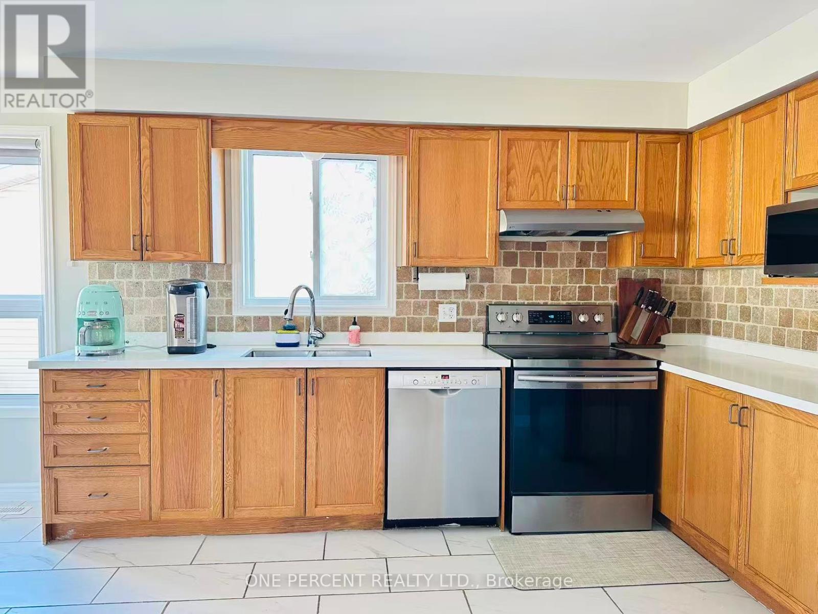 18 BELLROCK CRESCENT - 7