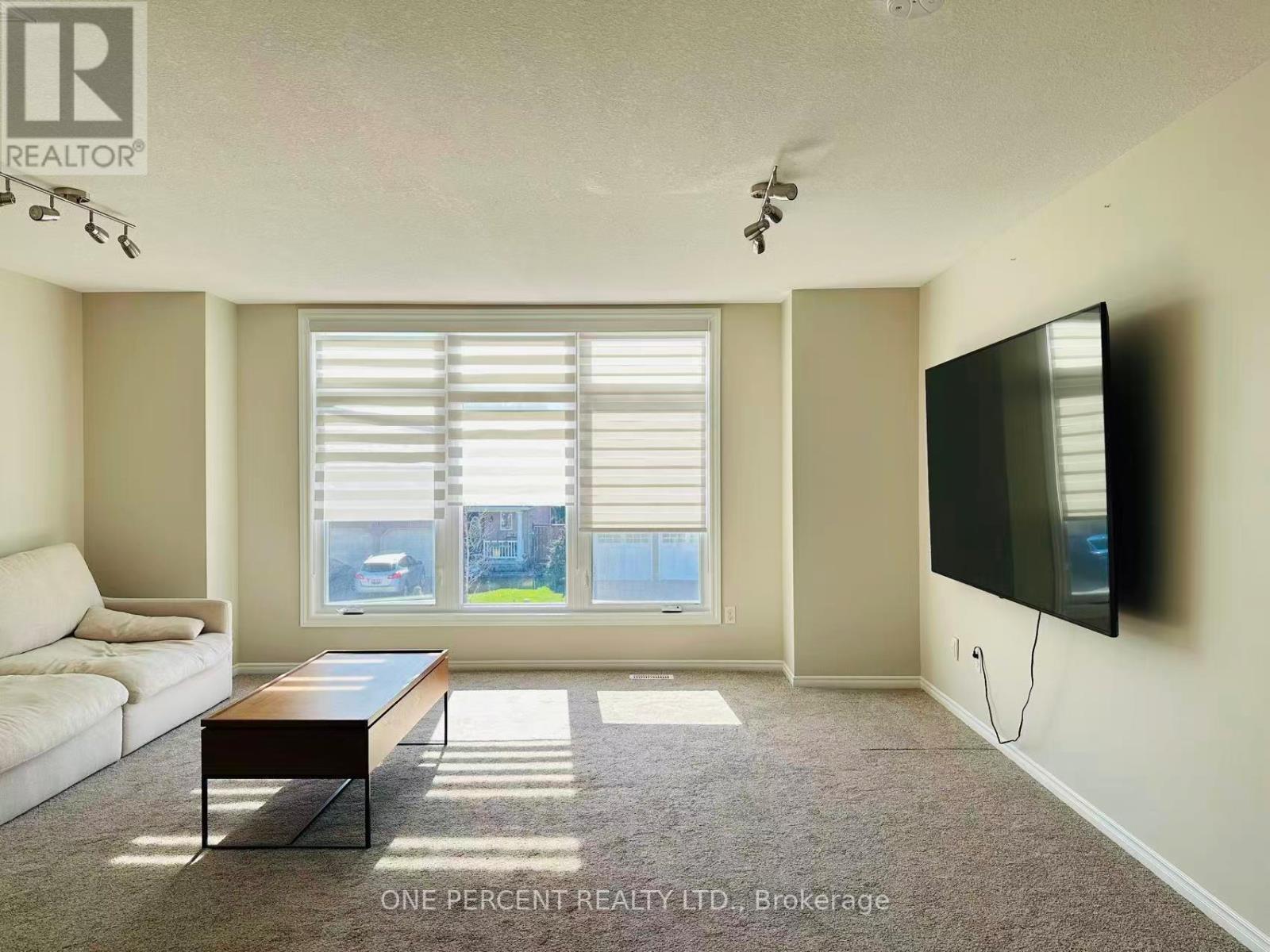 18 BELLROCK CRESCENT - 8