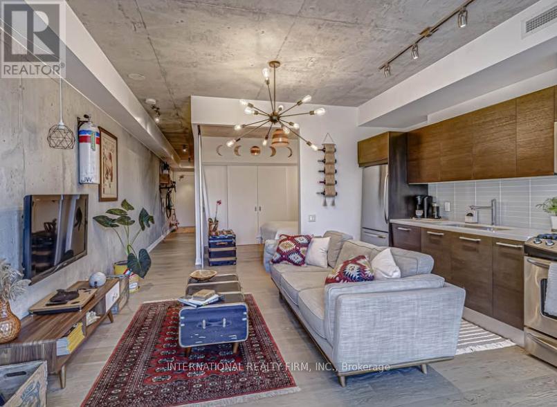 301 - 318 KING STREET E