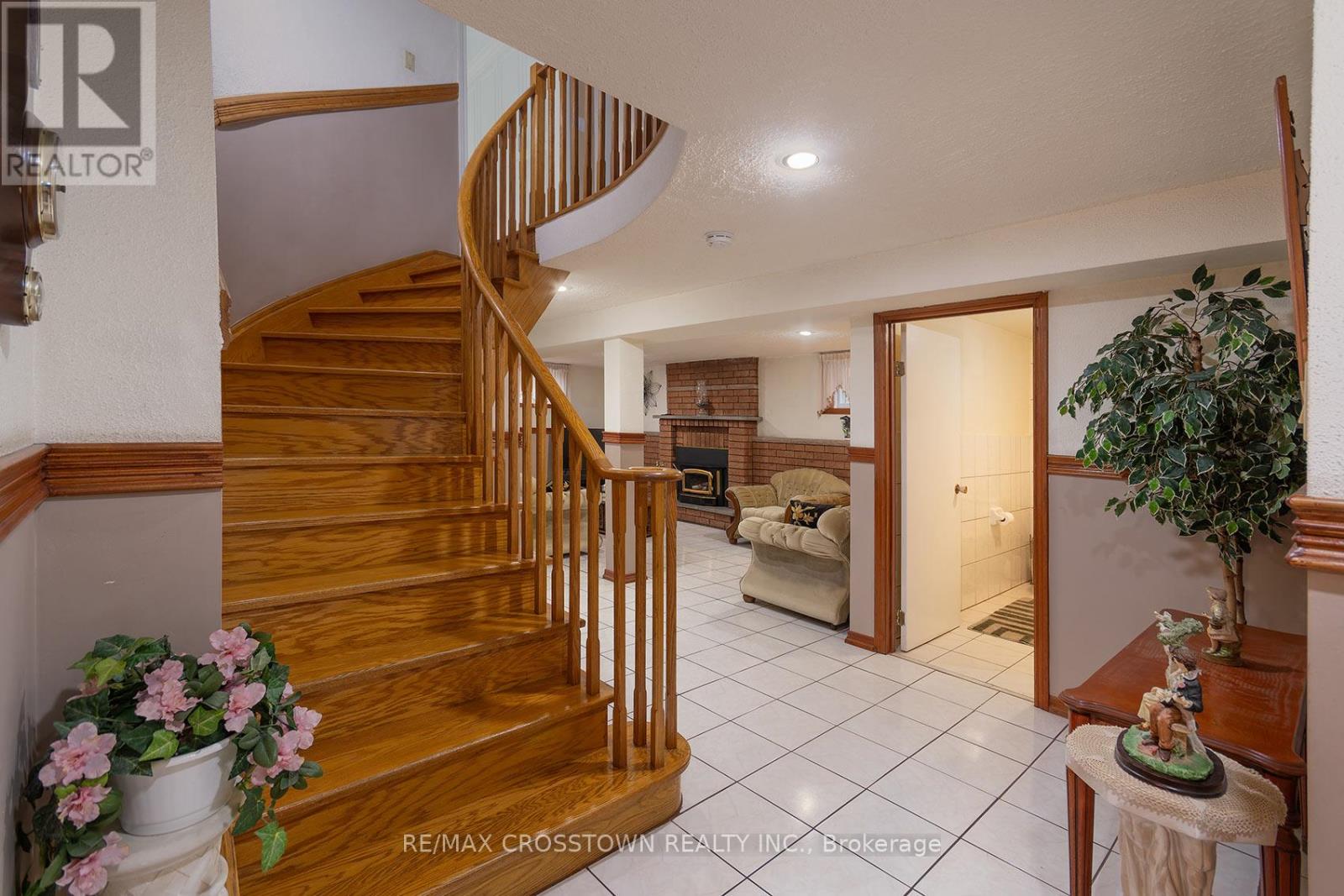 119 FIELDGATE DRIVE - 25