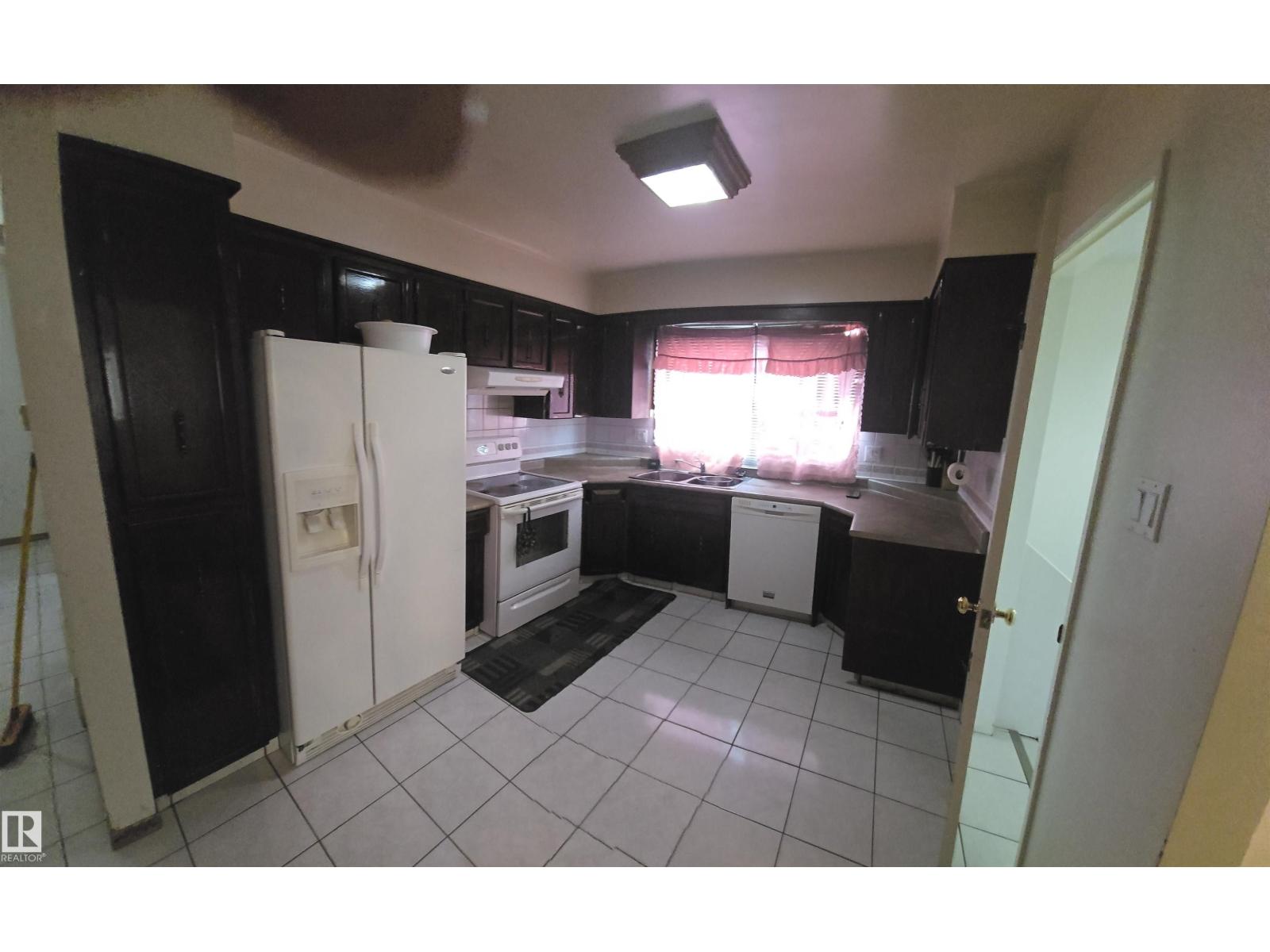 16912 110 ST NW - 10