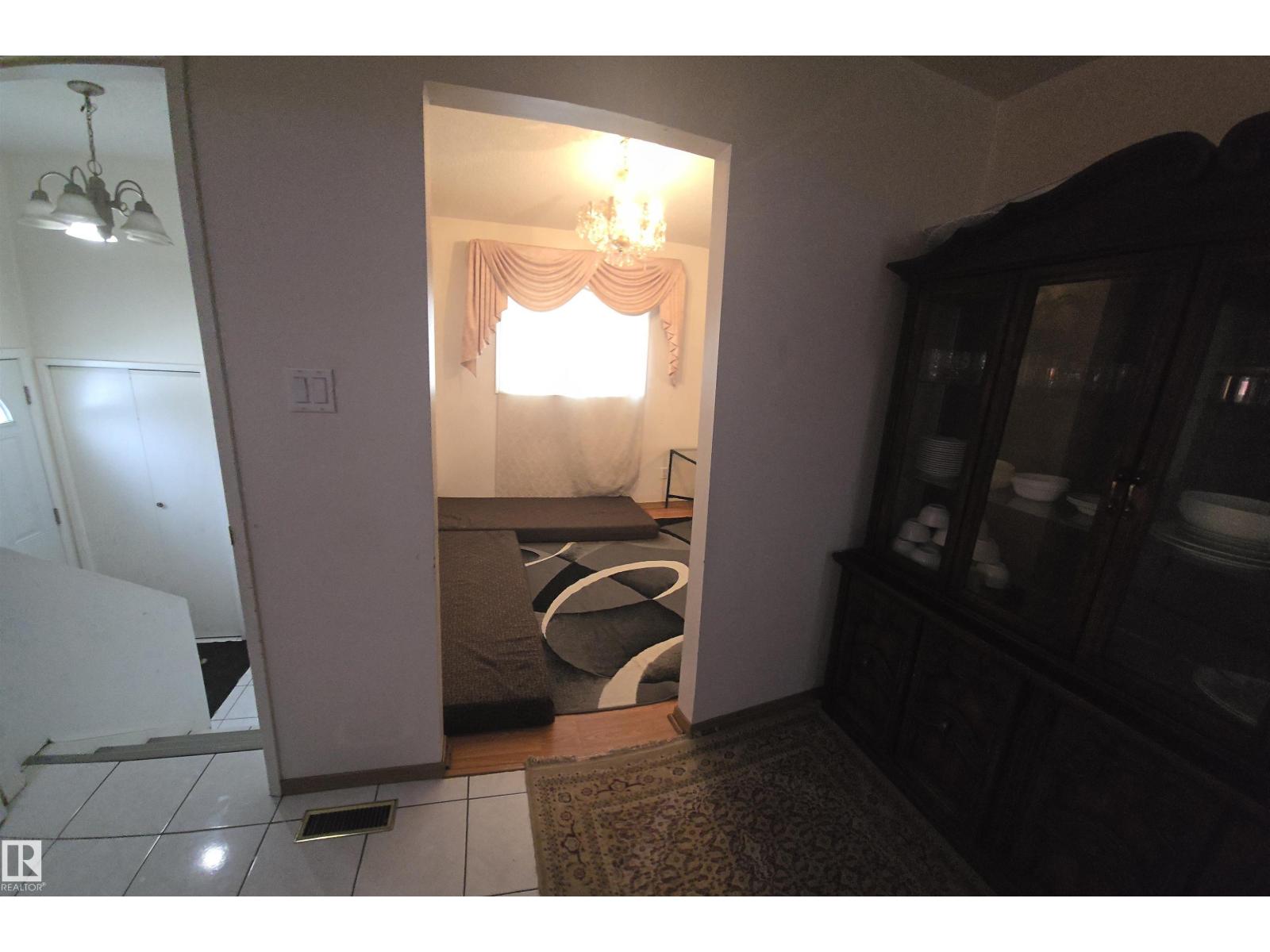 16912 110 ST NW - 12