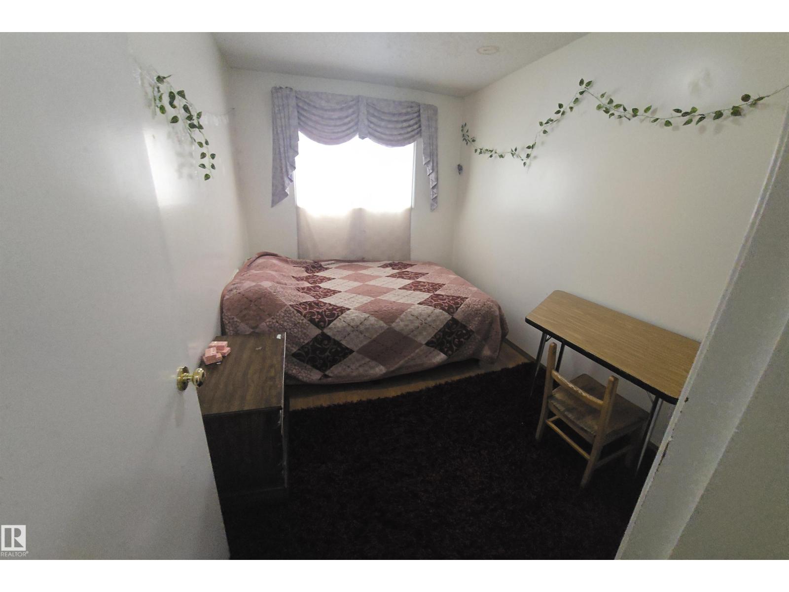 16912 110 ST NW - 18