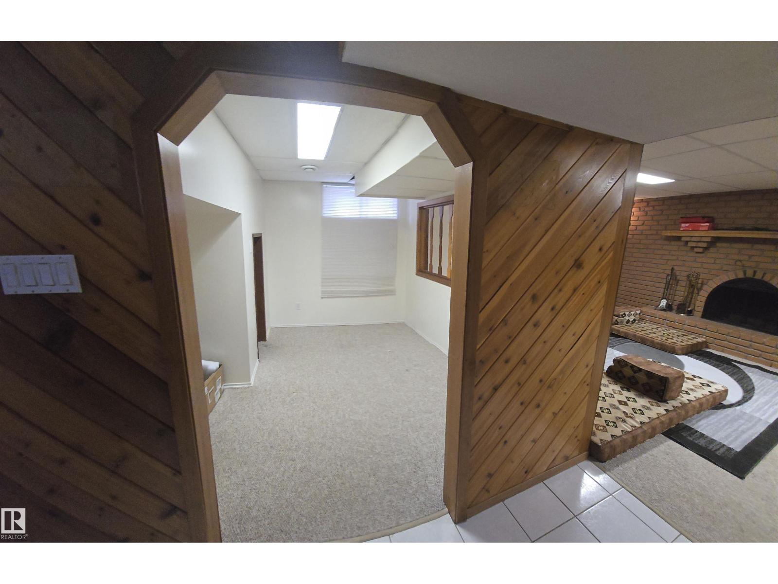 16912 110 ST NW - 28