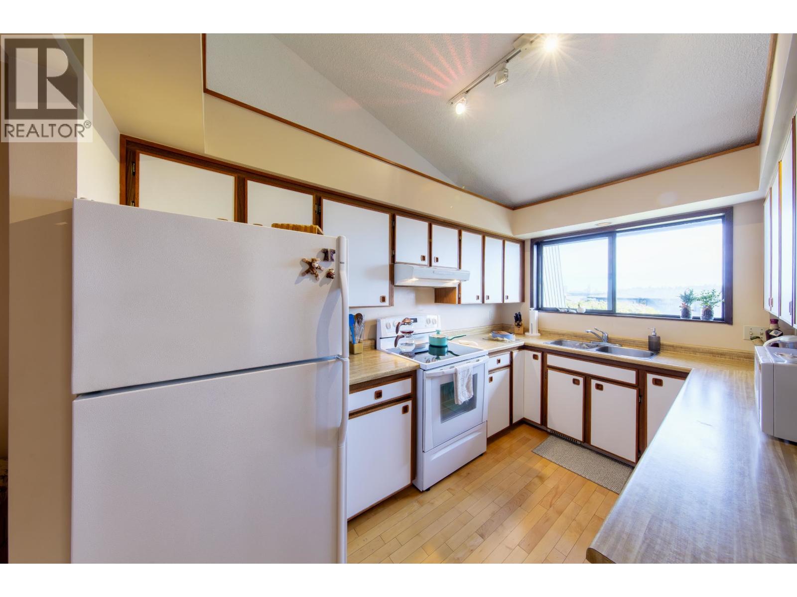 1170 FULTON AVENUE, West Vancouver