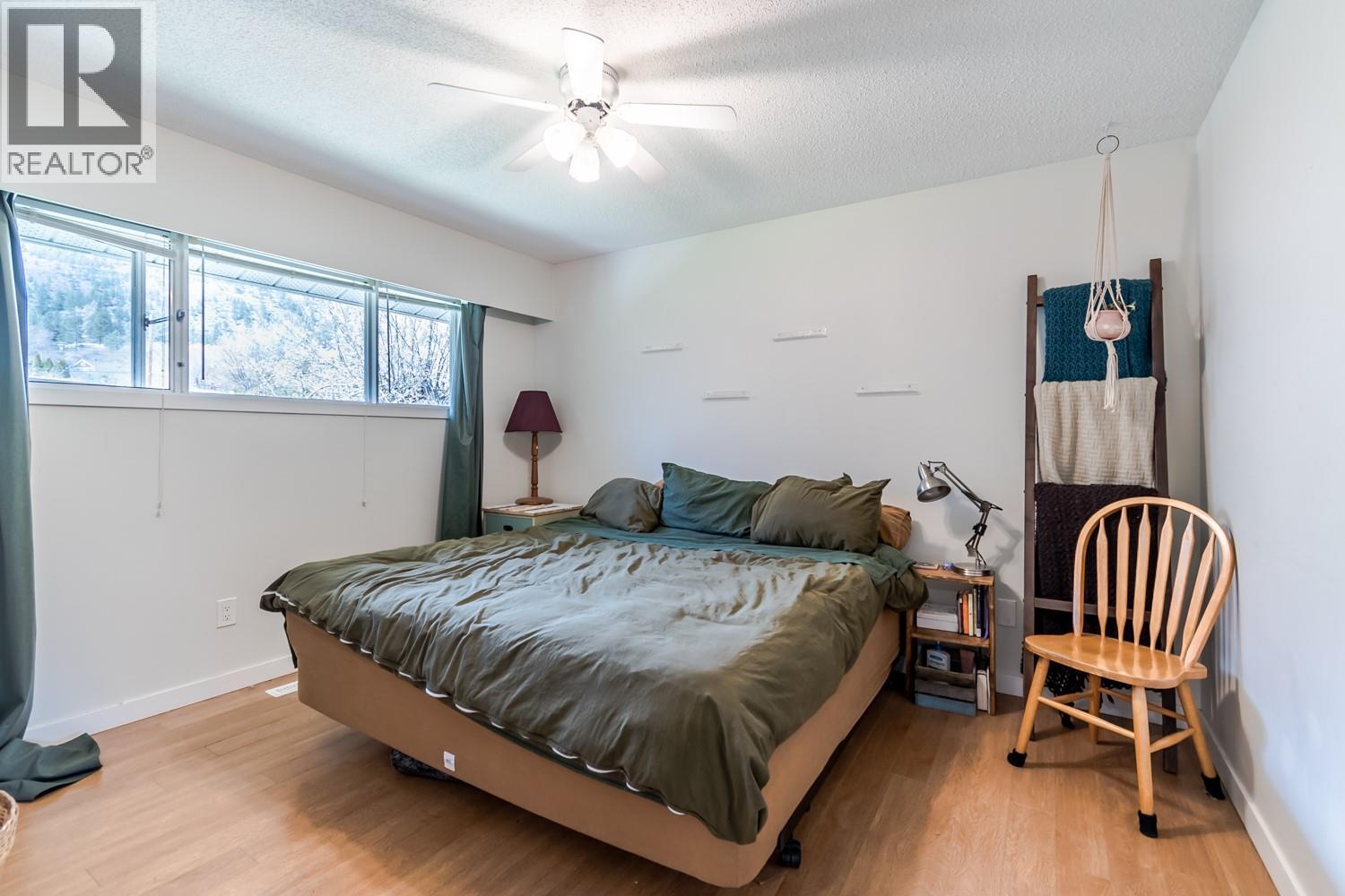 819 ORCHARD DRIVE - 27