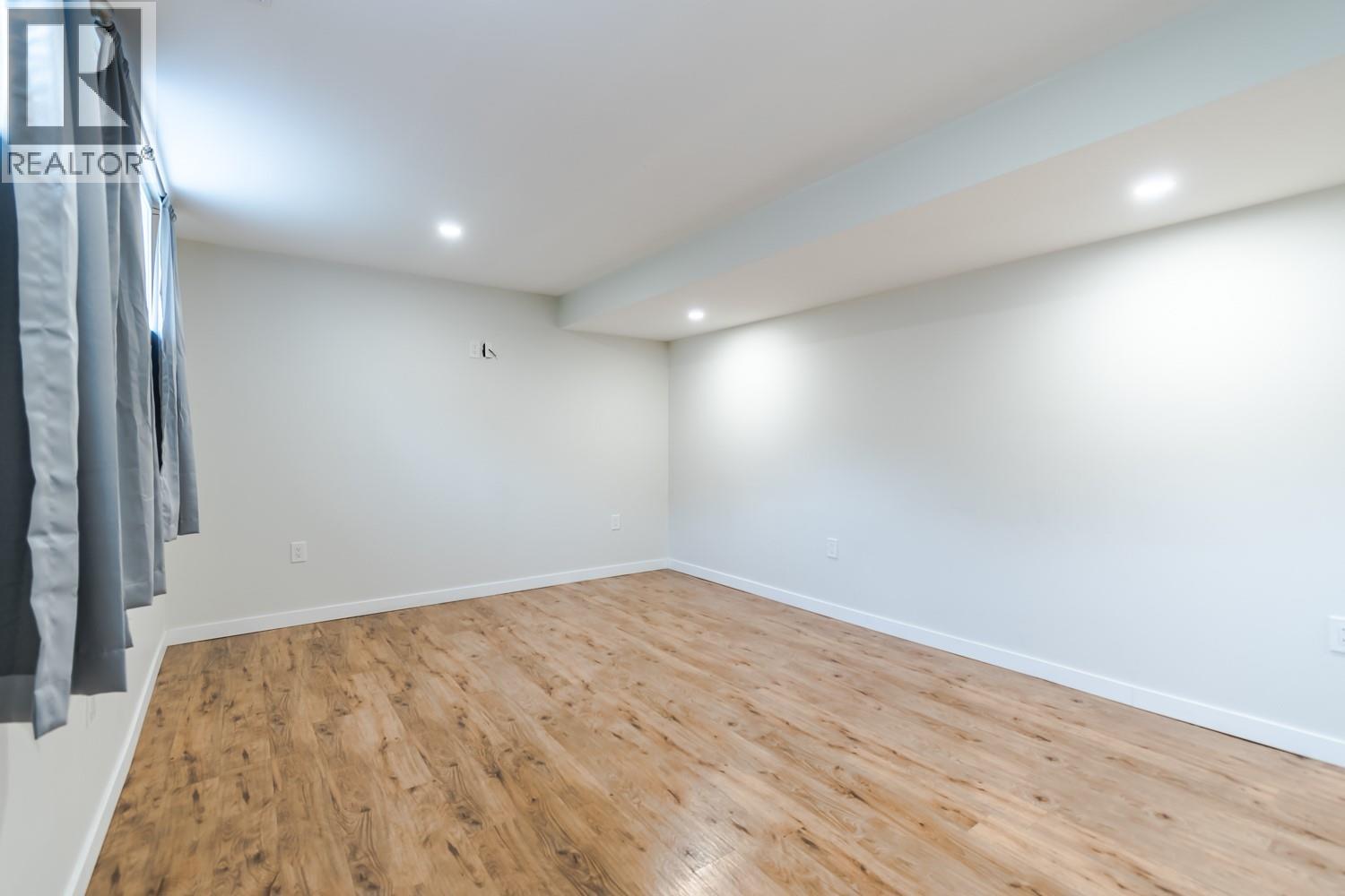 819 ORCHARD DRIVE - 42