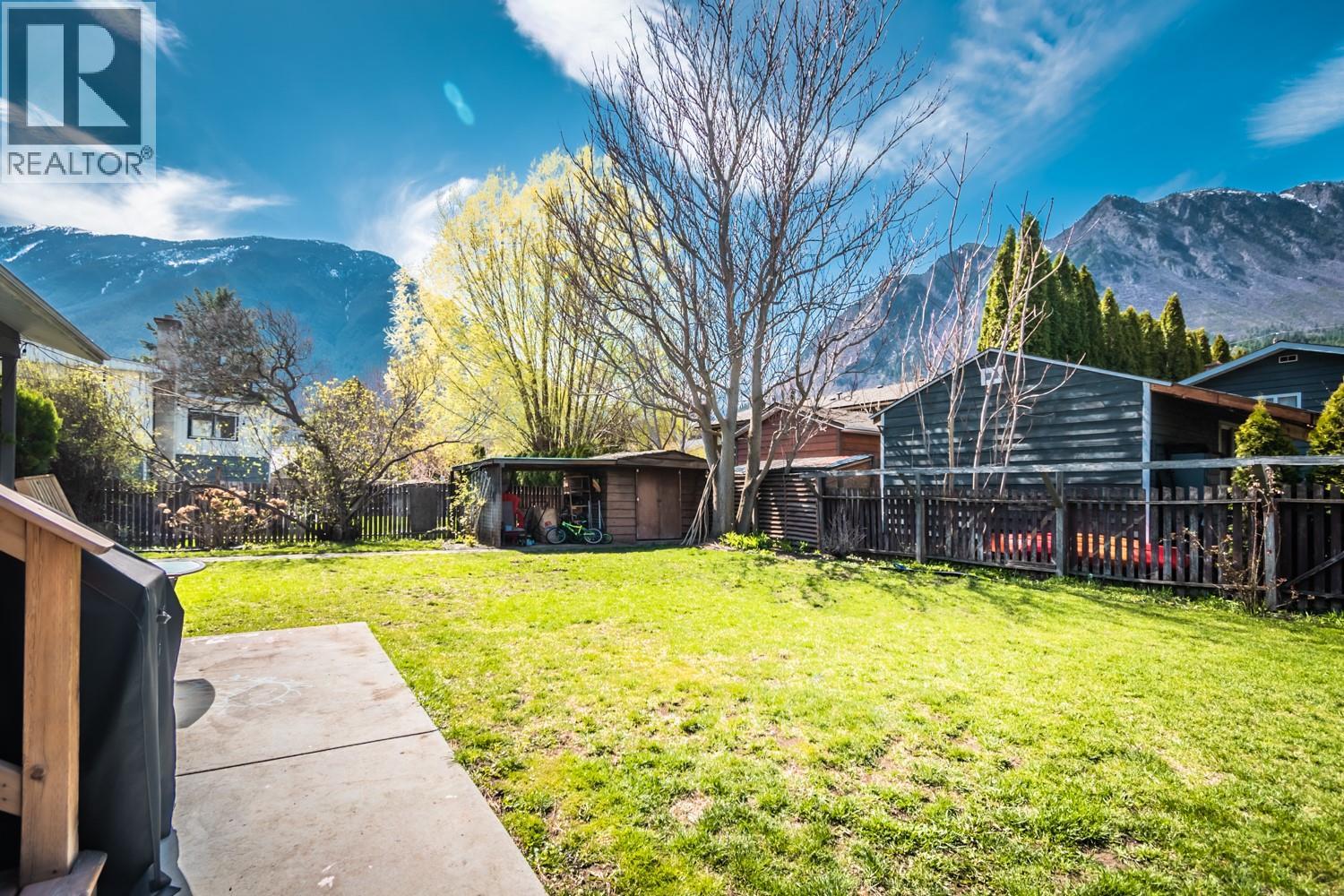 819 ORCHARD DRIVE - 12