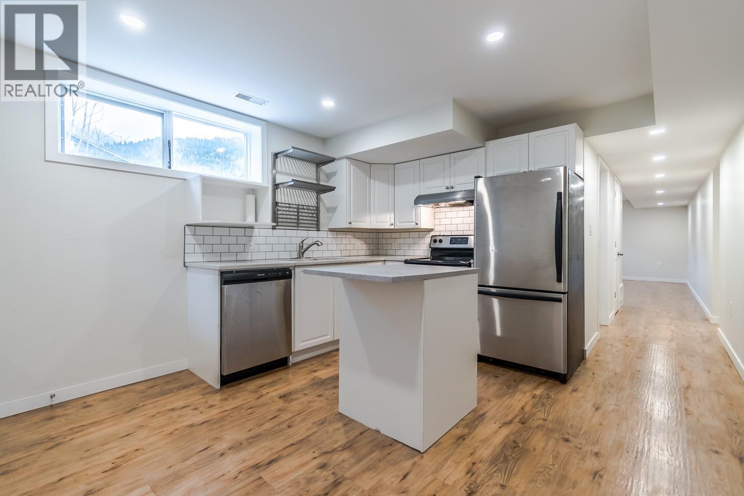 819 ORCHARD DRIVE - 48